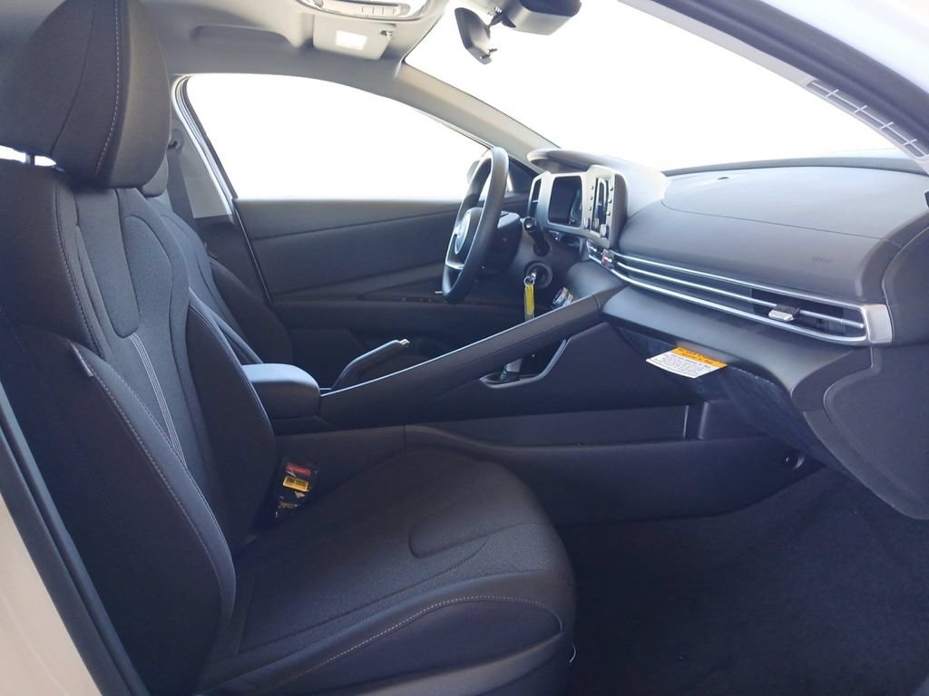 New 2026 Hyundai Elantra SE FWD image 16