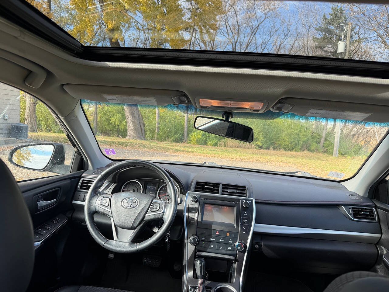 Used 2016 Toyota Camry SE w/ Moonroof Package FWD image 11