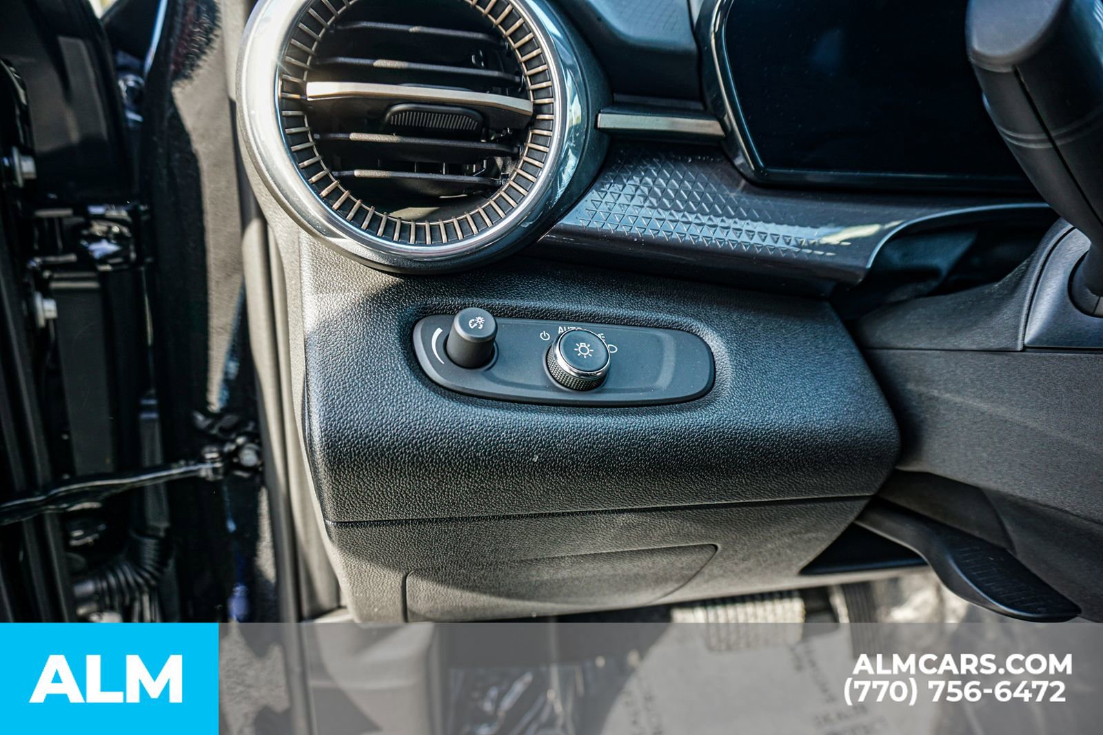 Used 2025 Chevrolet Trax ACTIV w/ Driver Confidence Package image 38