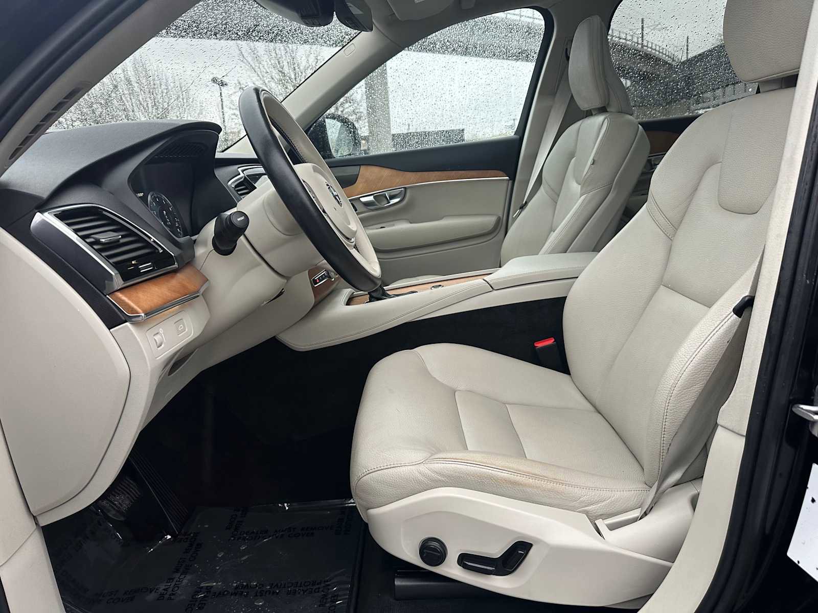 Certified 2022 Volvo XC90 T6 Momentum w/ Advanced Package image 20