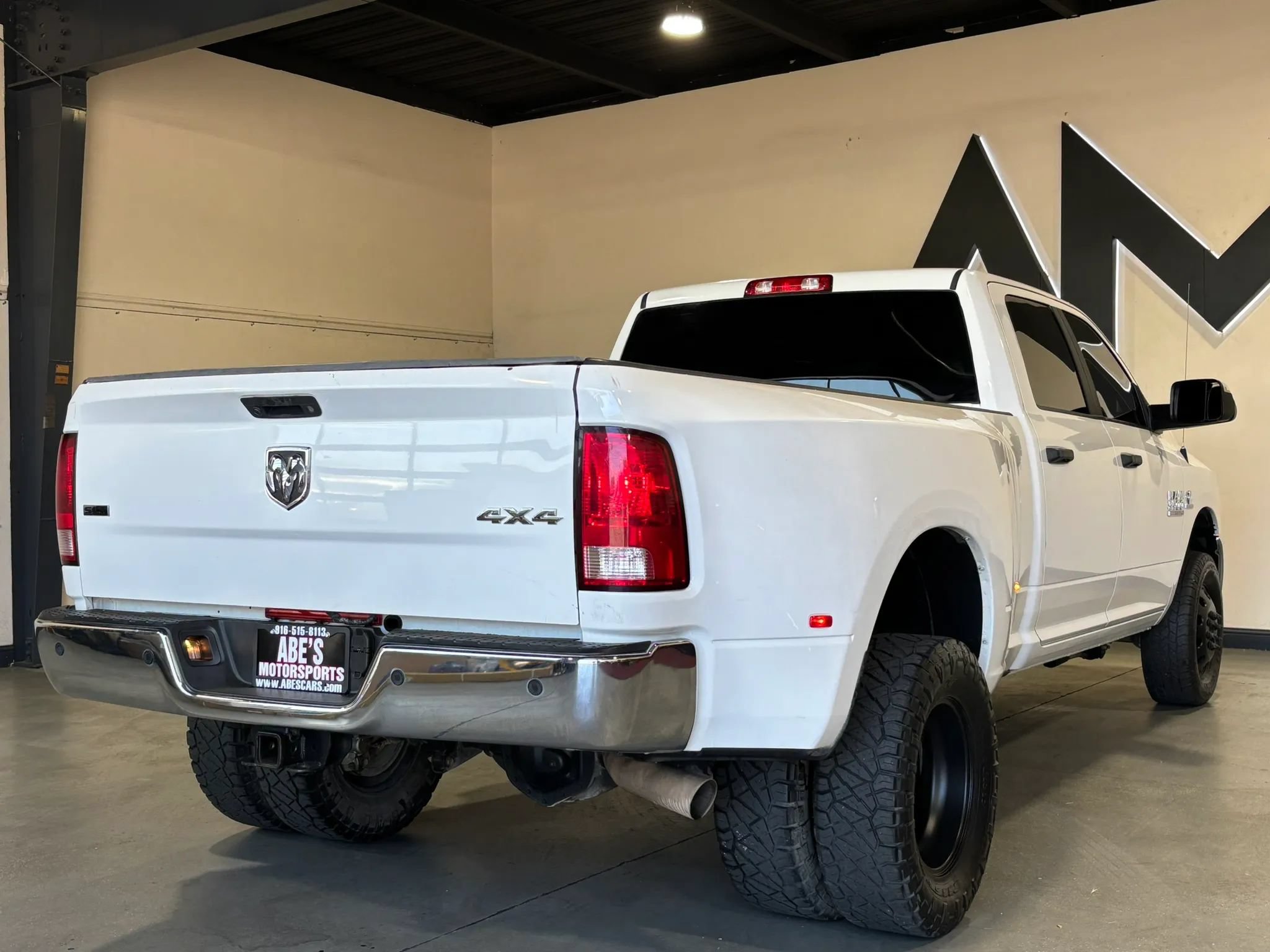 Used 2018 RAM 3500 SLT w/ Luxury Group AWD/4WD image 6