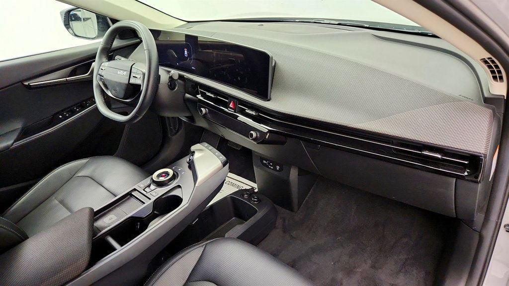 Used 2025 Kia EV6 Wind RWD image 21