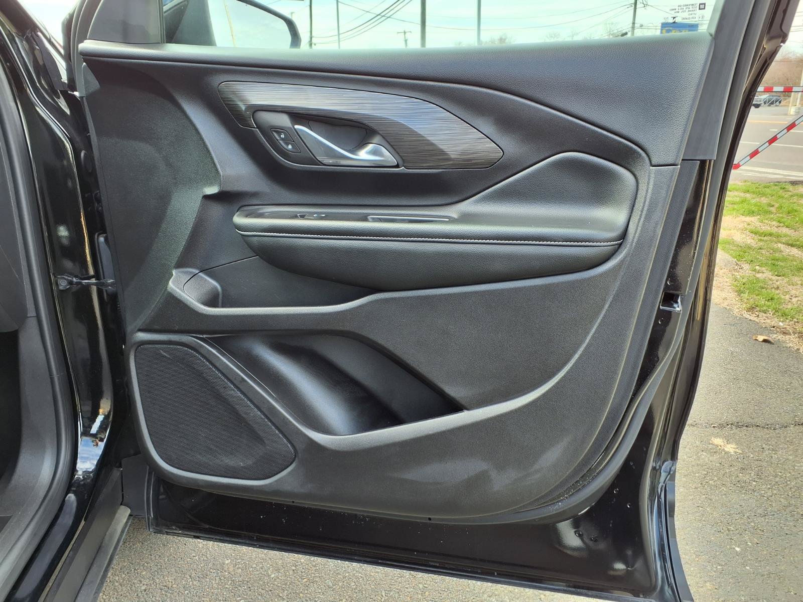 Used 2024 GMC Terrain SLE w/ Driver Convenience Package FWD image 12