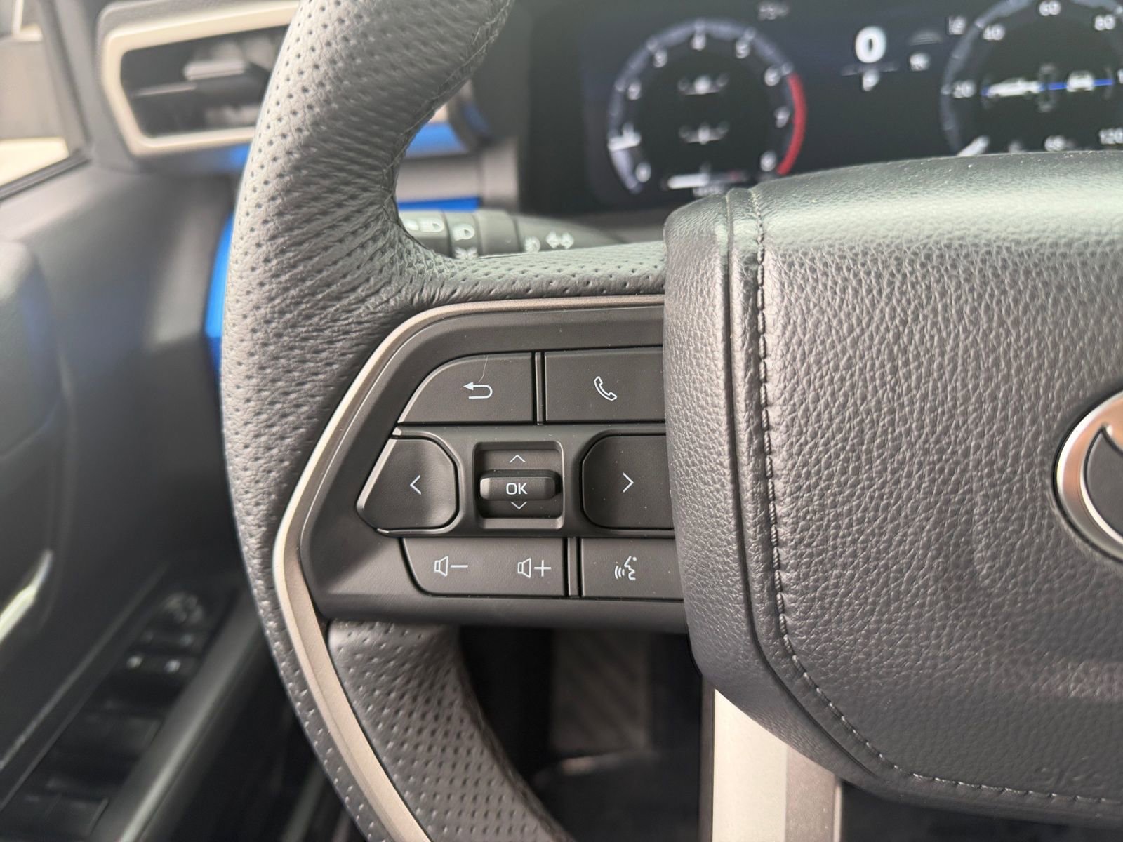 Certified 2025 Toyota Tacoma TRD Off-Road AWD/4WD image 21