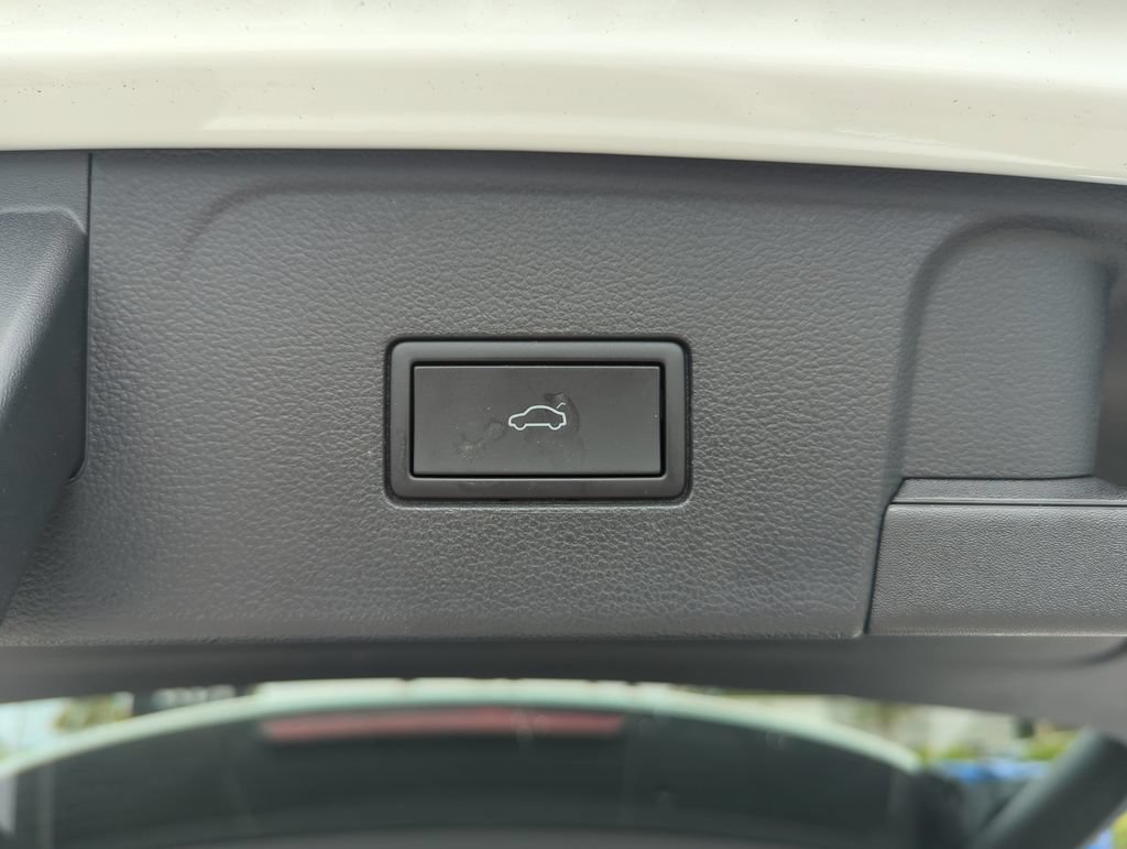 Used 2024 Volkswagen Atlas SE FWD image 21