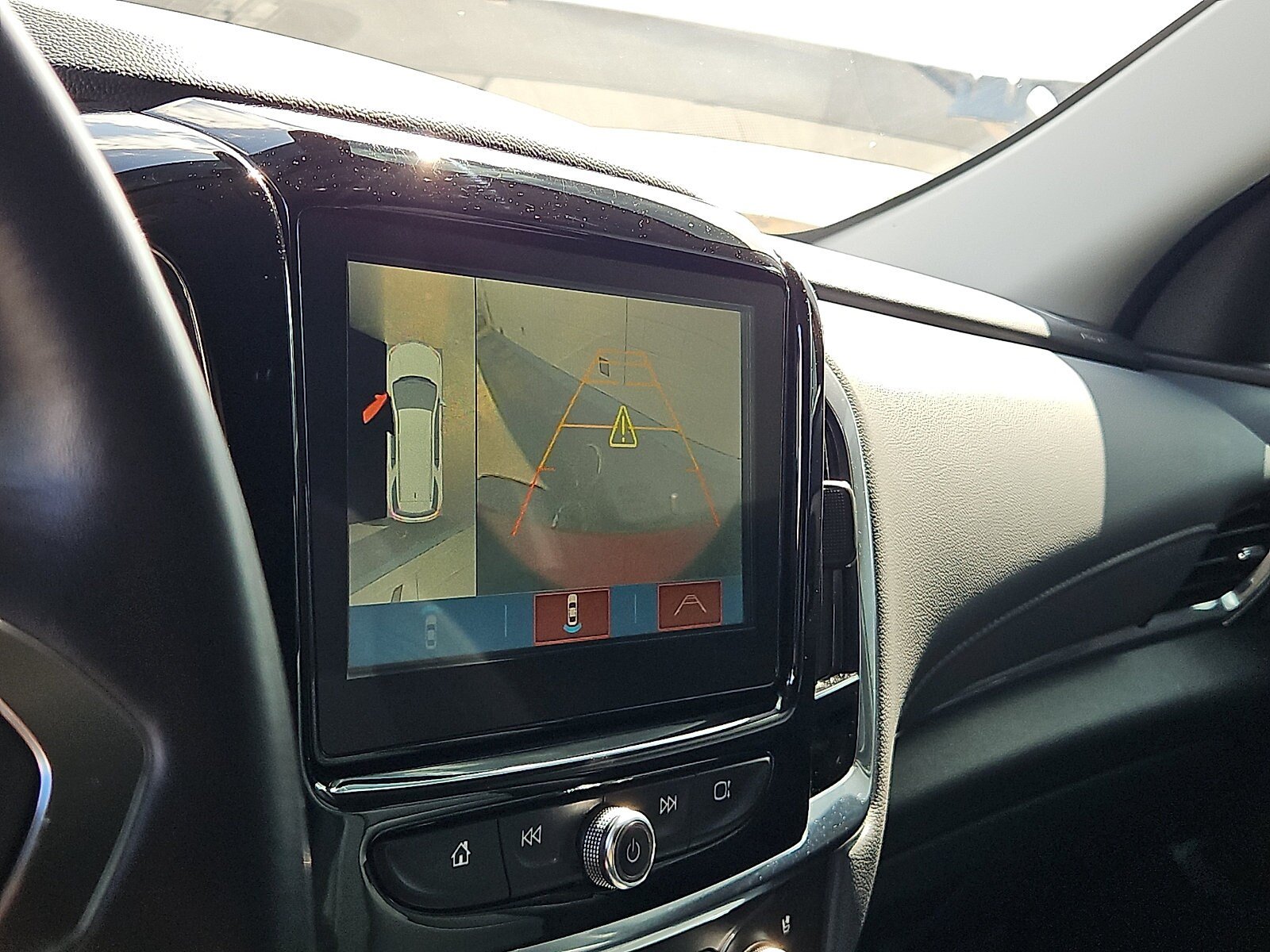 Used 2019 Chevrolet Traverse Premier w/ Driver Confidence II Package FWD image 12
