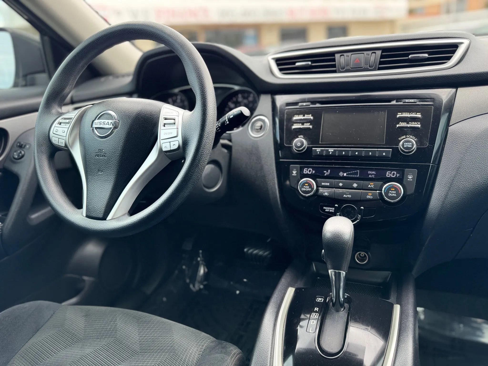 Used 2015 Nissan Rogue SV image 28