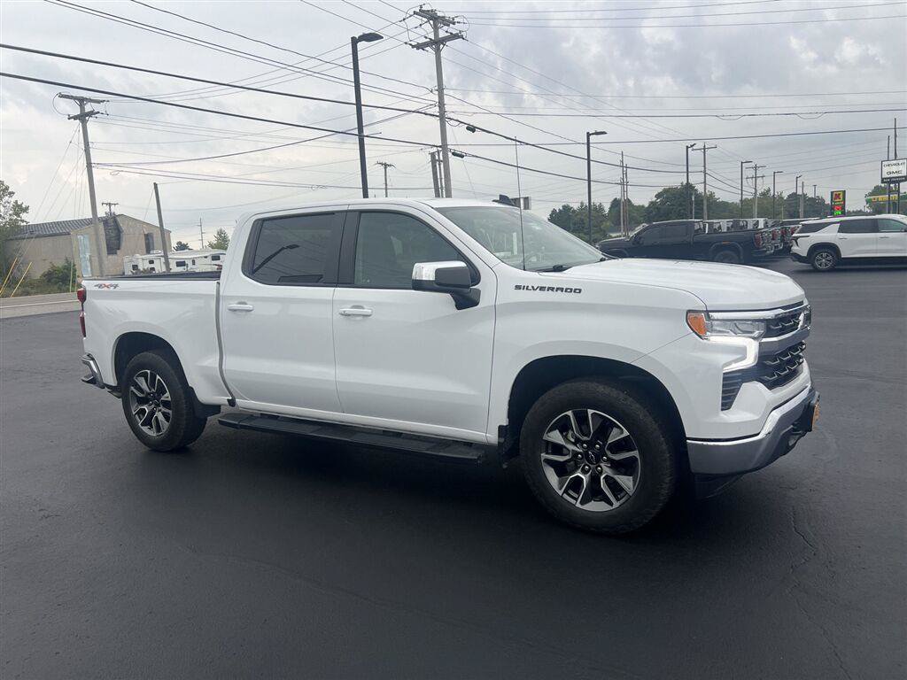 Used 2024 Chevrolet Silverado 1500 LT AWD/4WD image 2
