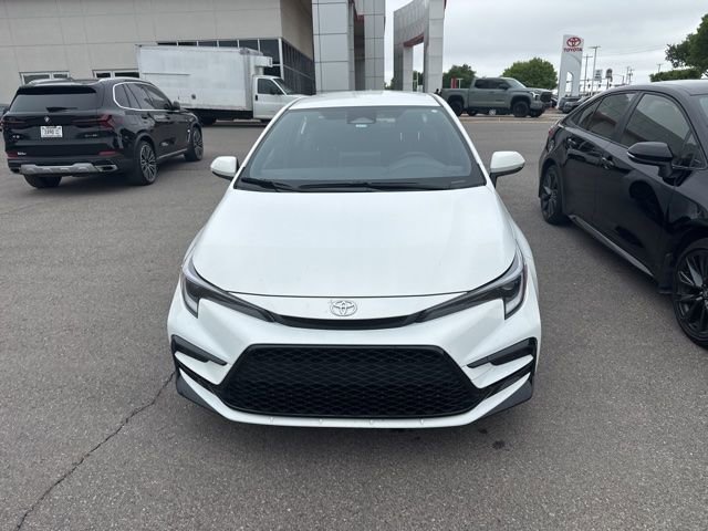 Used 2026 Toyota Corolla SE w/ SE Premium Package FWD image 2
