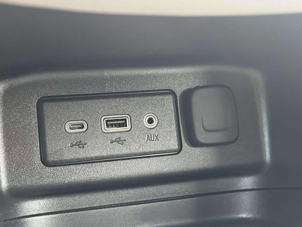 Used 2024 Chevrolet Equinox LS w/ Driver Confidence II Package FWD image 32