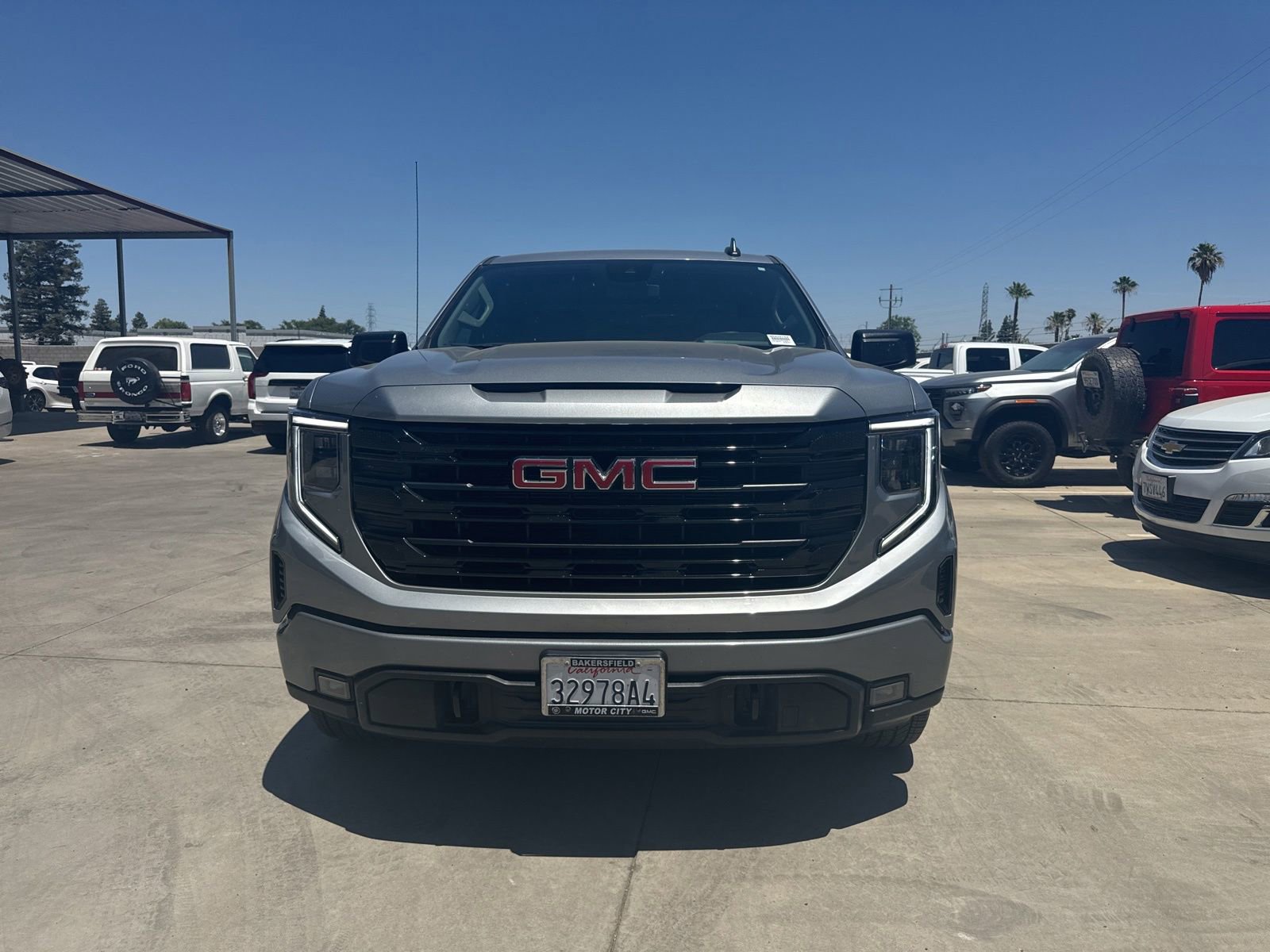 Used 2024 GMC Sierra 1500 Elevation RWD image 2
