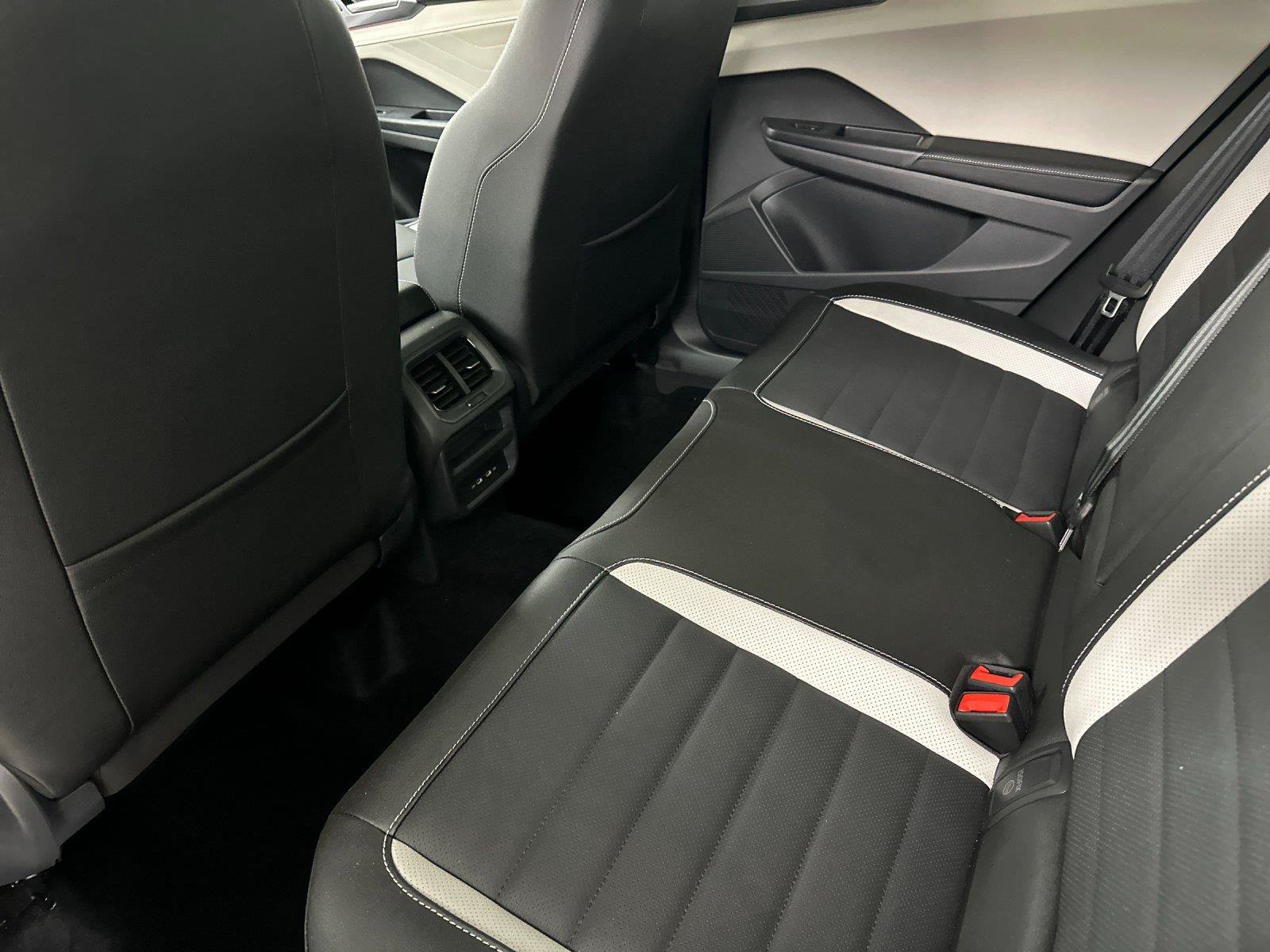 New 2026 Volkswagen Taos SEL AWD/4WD image 11