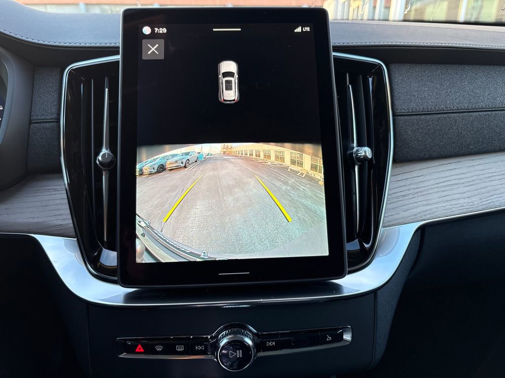 New 2026 Volvo XC90 T8 Core image 10