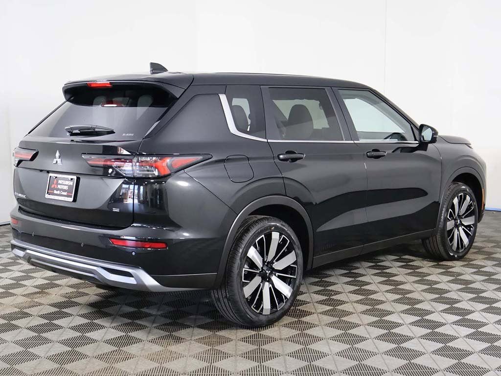 New 2025 Mitsubishi Outlander SE AWD/4WD image 12