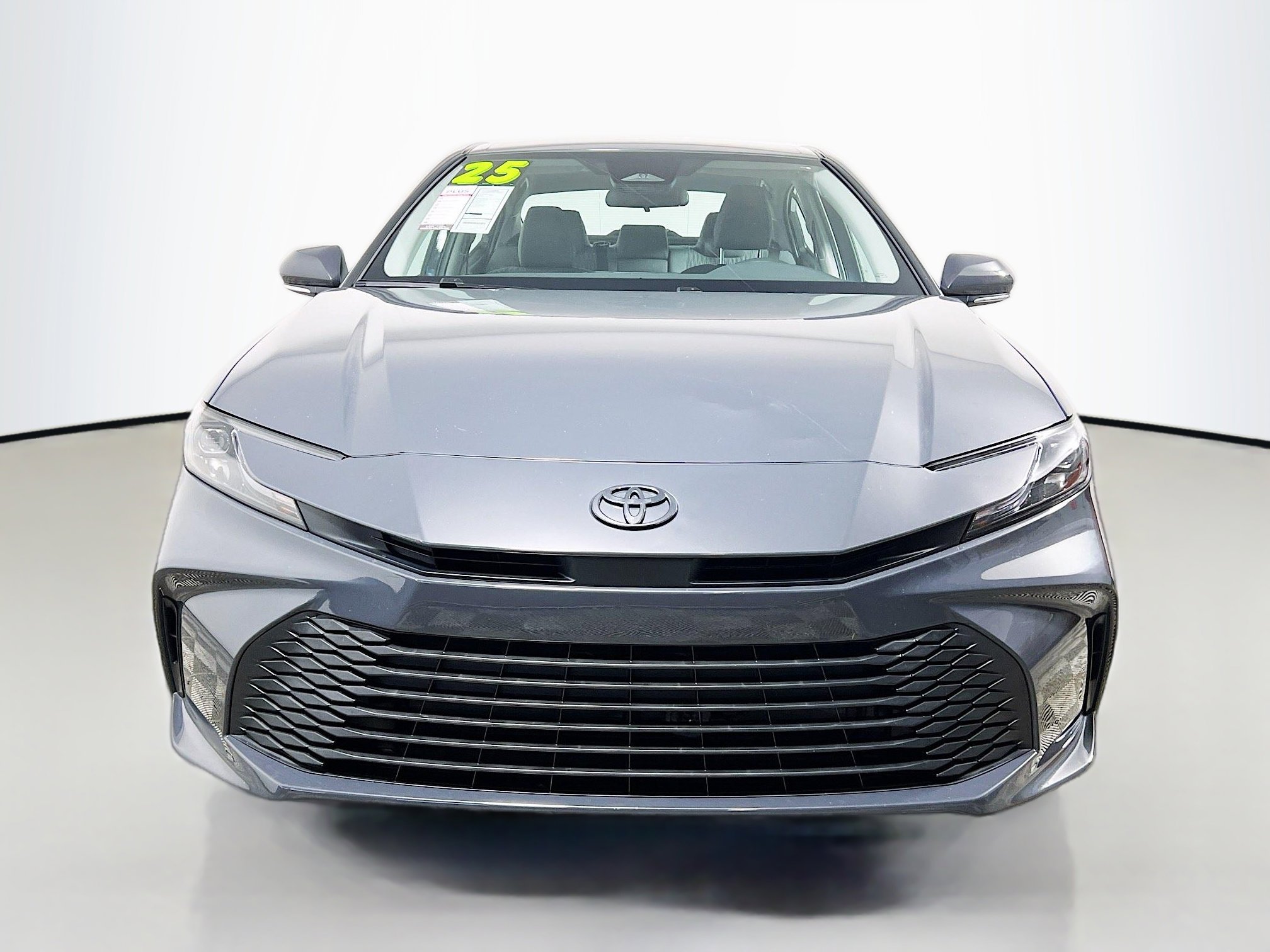 Used 2025 Toyota Camry LE image 11