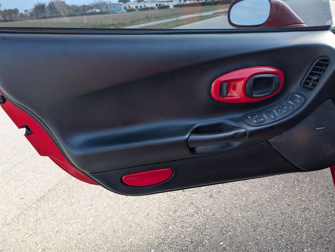 Used 2000 Chevrolet Corvette Coupe w/ Roof Pkg image 10