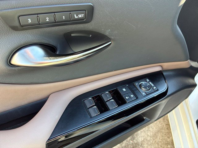 Used 2024 Lexus ES 350 w/ Premium Package FWD image 14