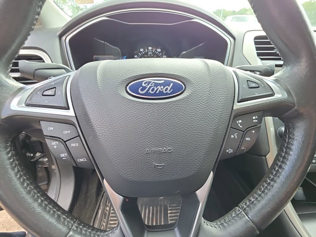 Used 2016 Ford Fusion SE w/ Equipment Group 202A image 12
