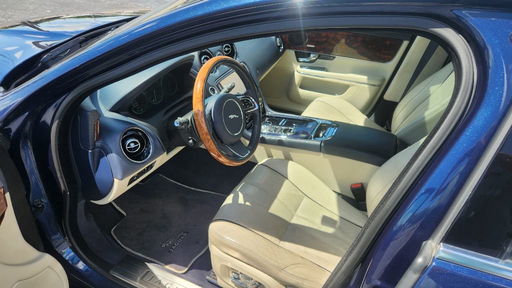 Used 2011 Jaguar XJ L Supercharged RWD image 15