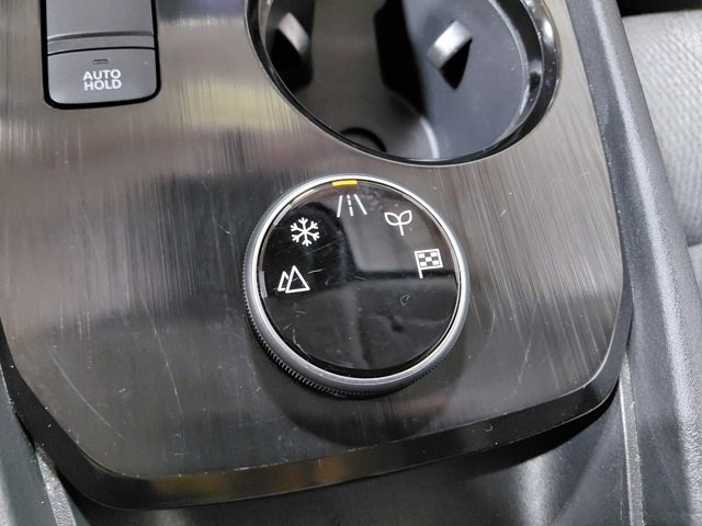 Used 2025 Nissan Rogue SV image 23