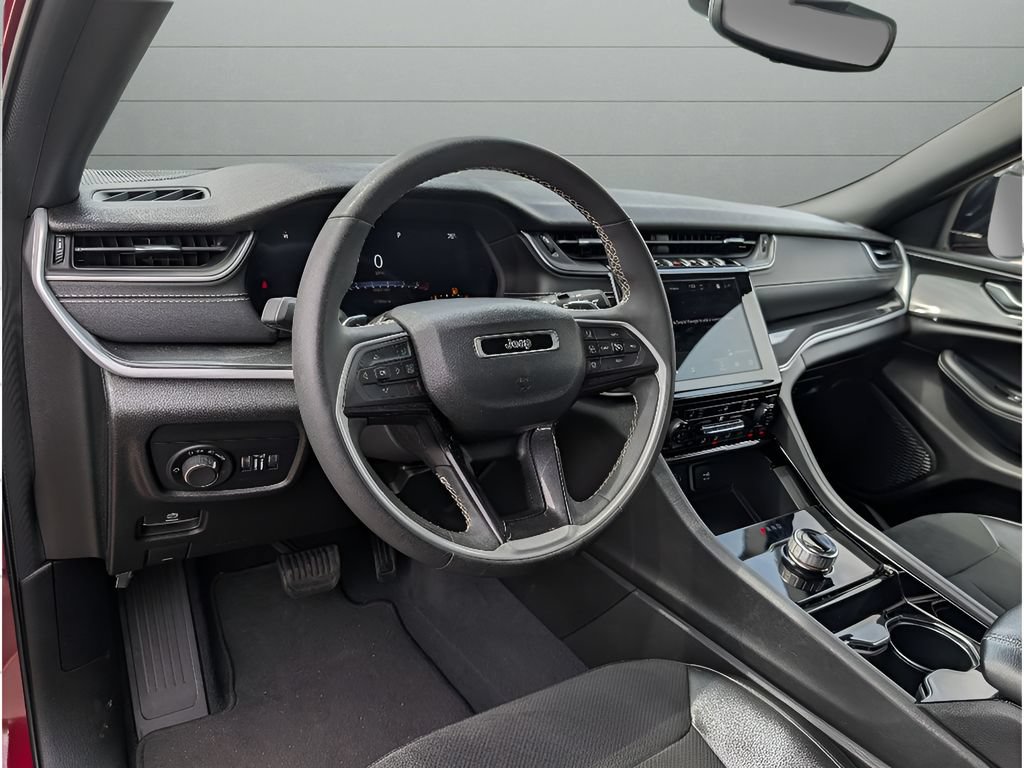 Used 2023 Jeep Grand Cherokee Altitude RWD image 15