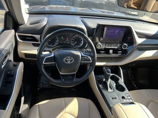 Used 2023 Toyota Highlander XLE image 28