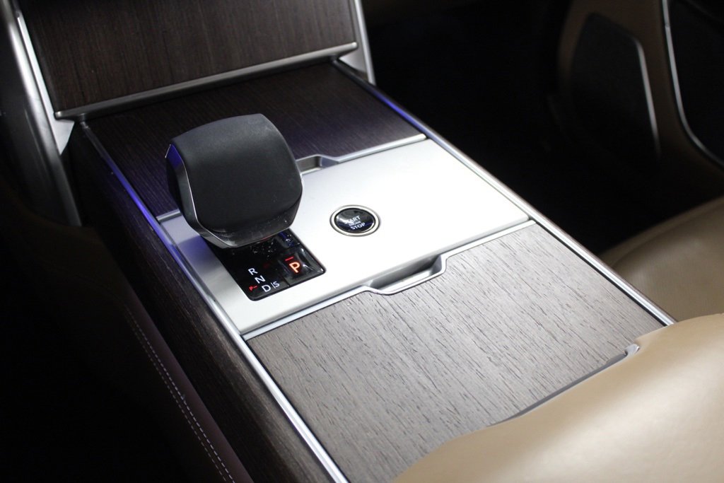 Used 2024 Land Rover Range Rover Long Wheelbase Autobiography image 30