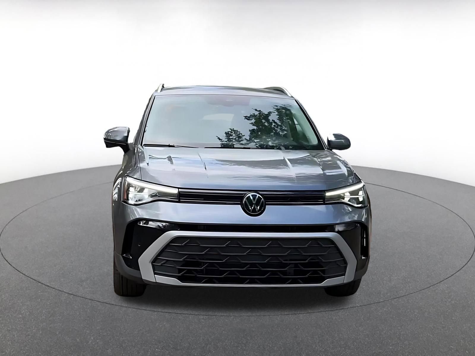 Used 2025 Volkswagen Taos SE image 4