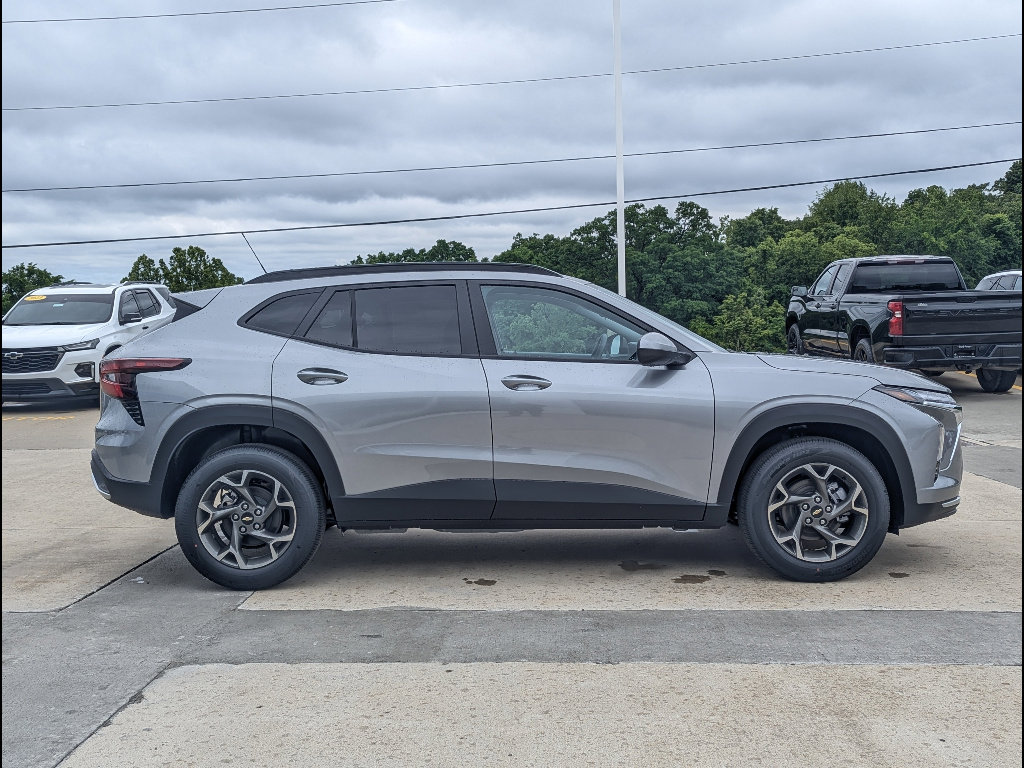 New 2026 Chevrolet Trax LT w/ Sunroof Package FWD image 6