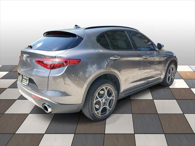 Used 2018 Alfa Romeo Stelvio Sport w/ Quick Order Package 22J Sport AWD/4WD image 4