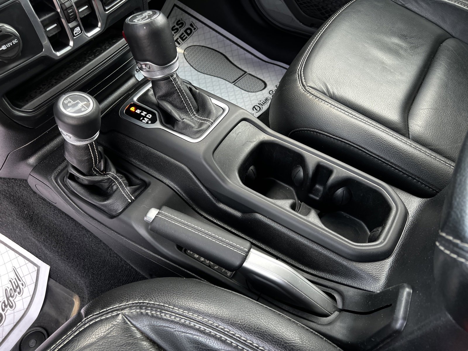 Used 2018 Jeep Wrangler Unlimited Sahara image 18