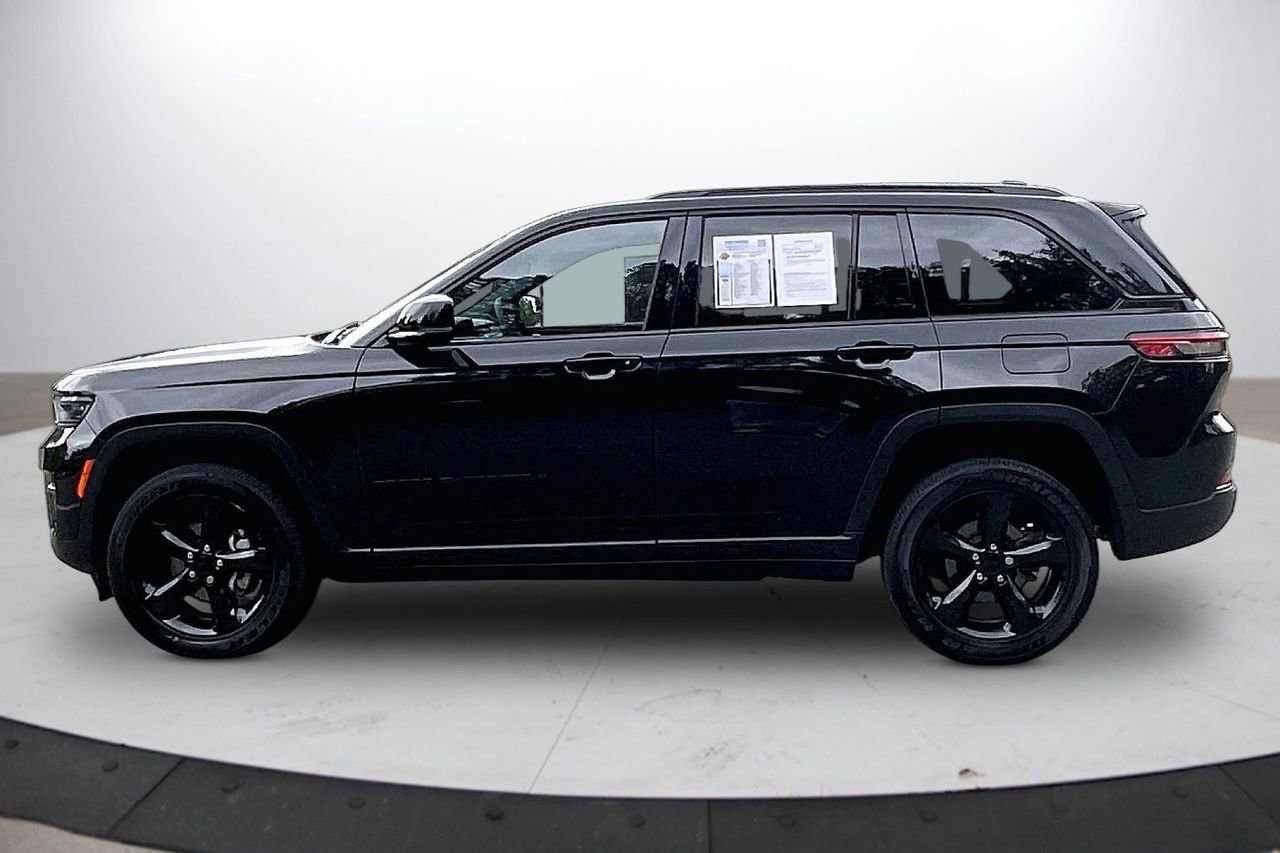 Used 2023 Jeep Grand Cherokee Altitude AWD/4WD image 6