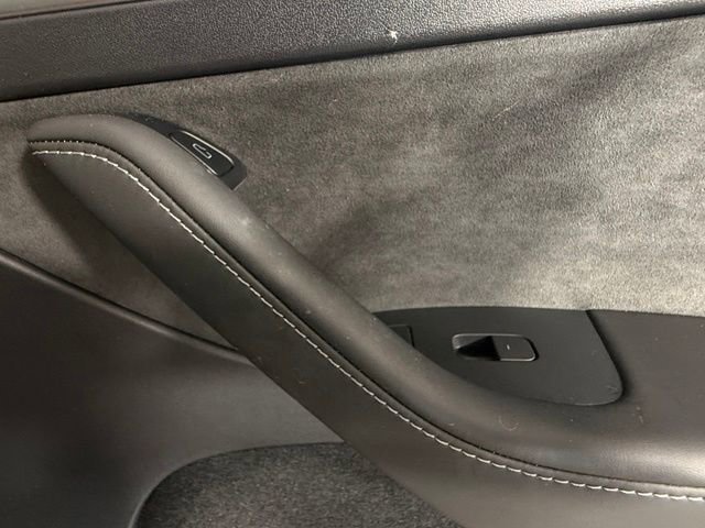 Used 2023 Tesla Model Y Long Range AWD/4WD image 29