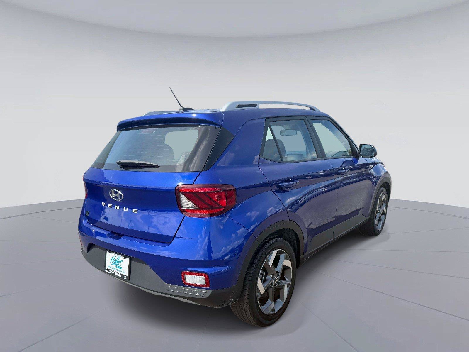 Used 2025 Hyundai Venue SEL FWD image 4