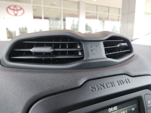 Used 2017 Jeep Renegade Trailhawk image 16