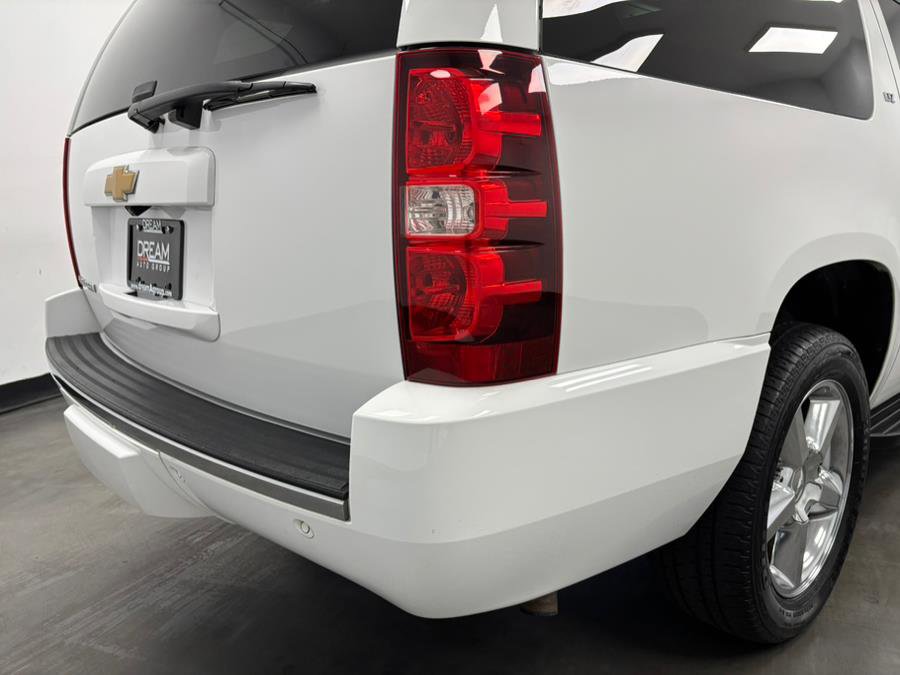 Used 2014 Chevrolet Suburban LTZ image 16