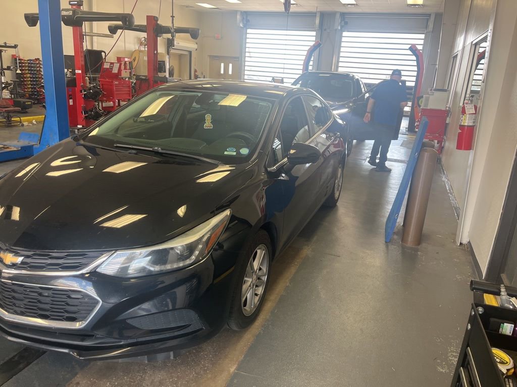 Used 2017 Chevrolet Cruze LT FWD image 6