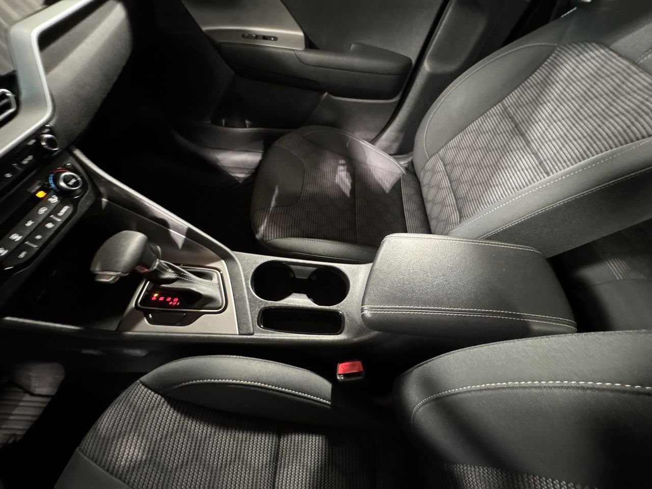 Certified 2022 Kia Niro LX image 28