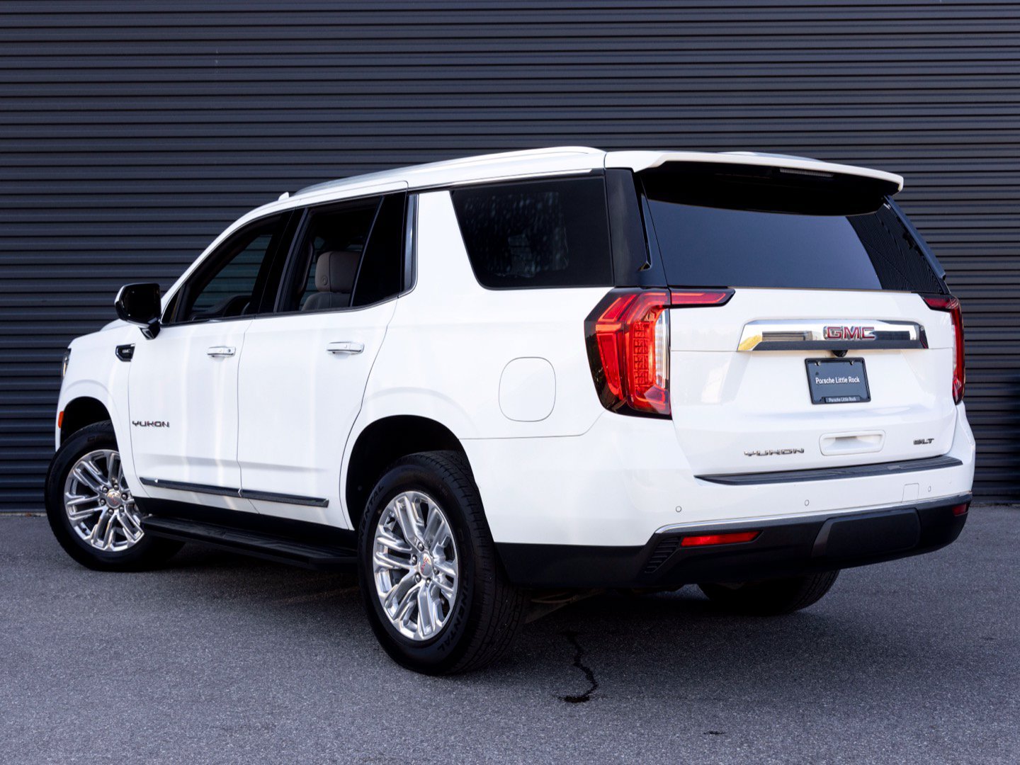 Used 2021 GMC Yukon SLT RWD image 3