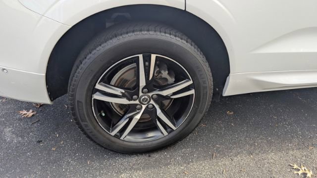 Used 2018 Volvo XC60 T6 R-Design w/ Convenience Package image 12