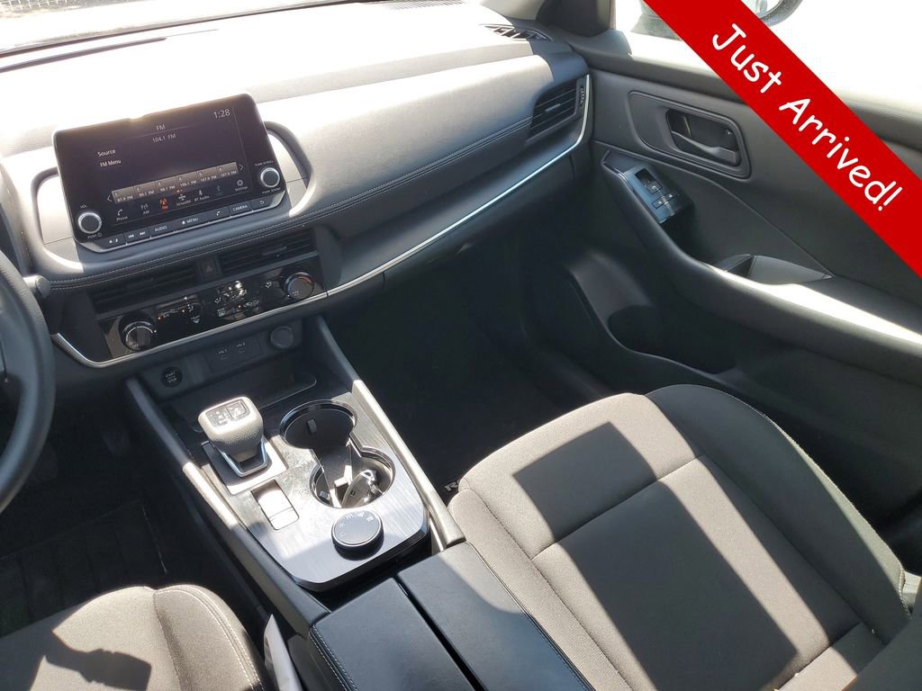 Used 2025 Nissan Rogue S AWD/4WD image 14