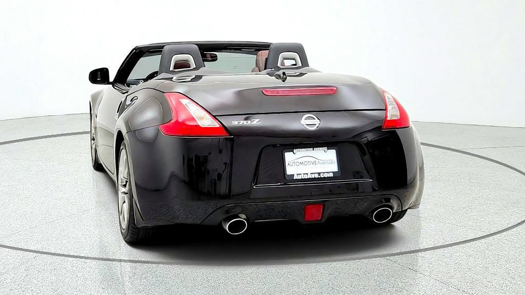 Used 2014 Nissan 370Z Touring w/ Navigation Package RWD image 6