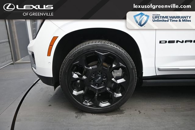 Used 2025 GMC Yukon XL Denali AWD/4WD image 9