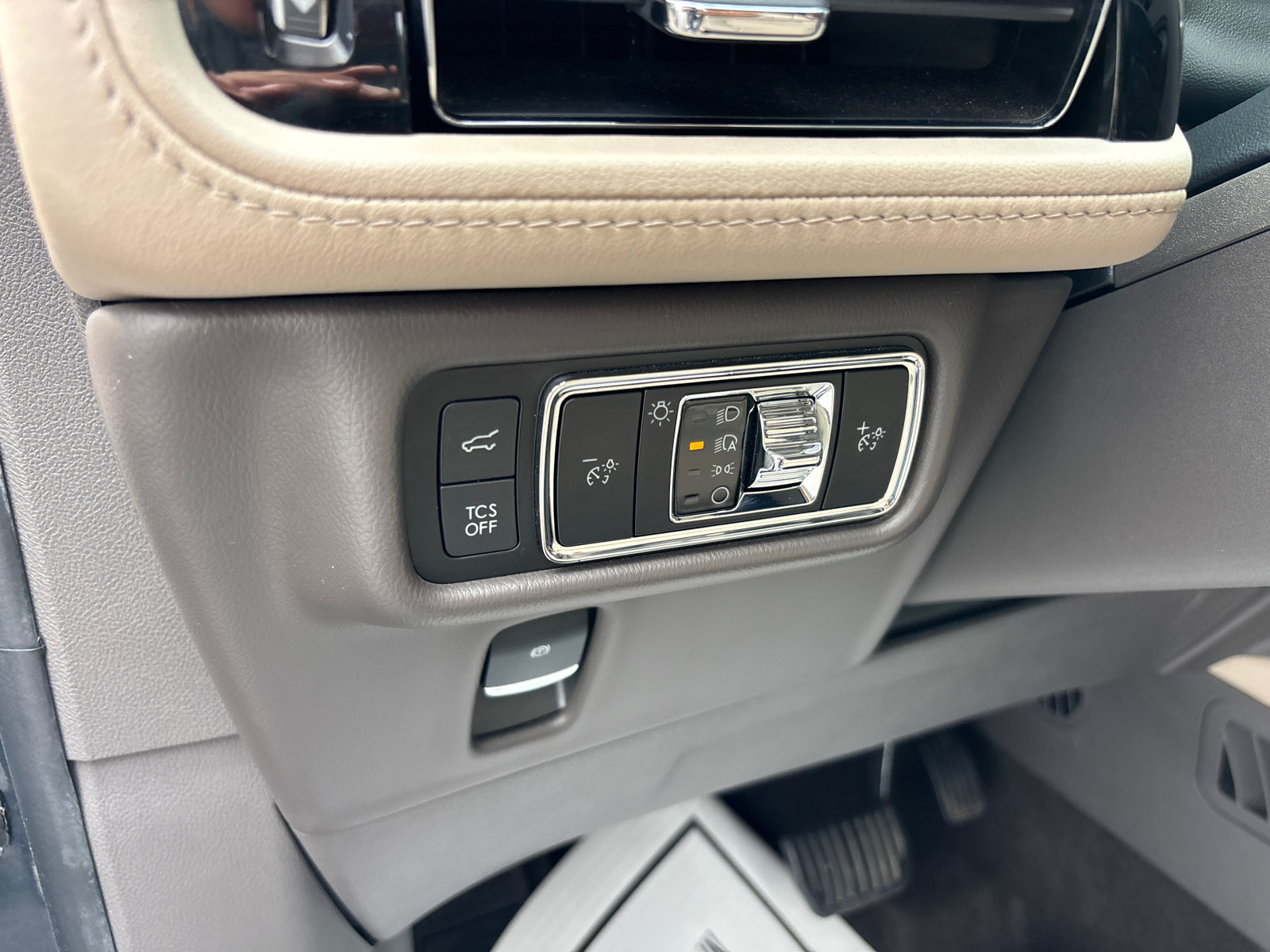 Certified 2023 Lincoln Nautilus AWD w/ Premium Package image 14