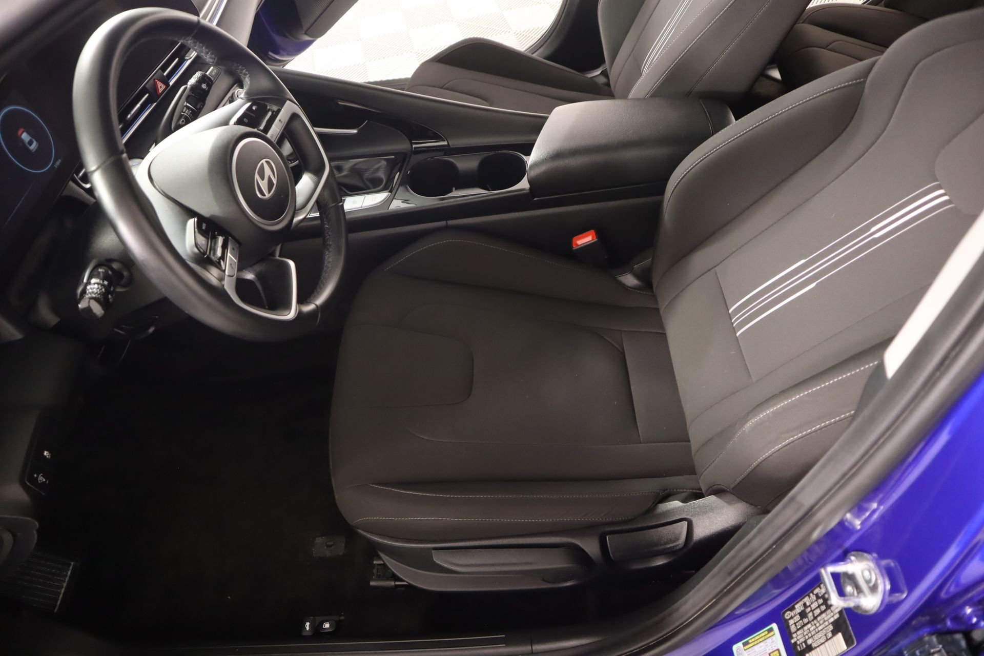Used 2025 Hyundai Elantra SEL FWD image 11