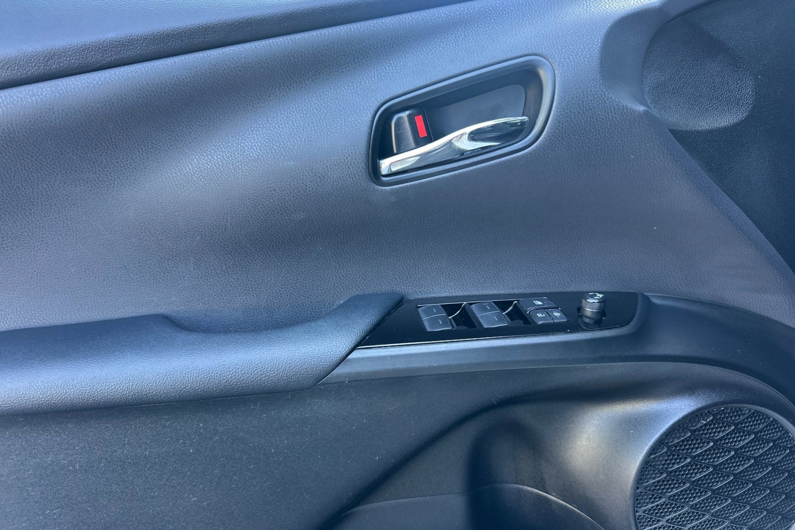 Used 2019 Toyota Prius Prime Premium image 12