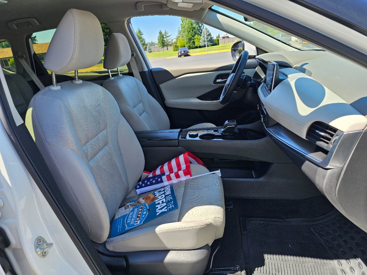 Used 2025 Nissan Rogue SV image 8