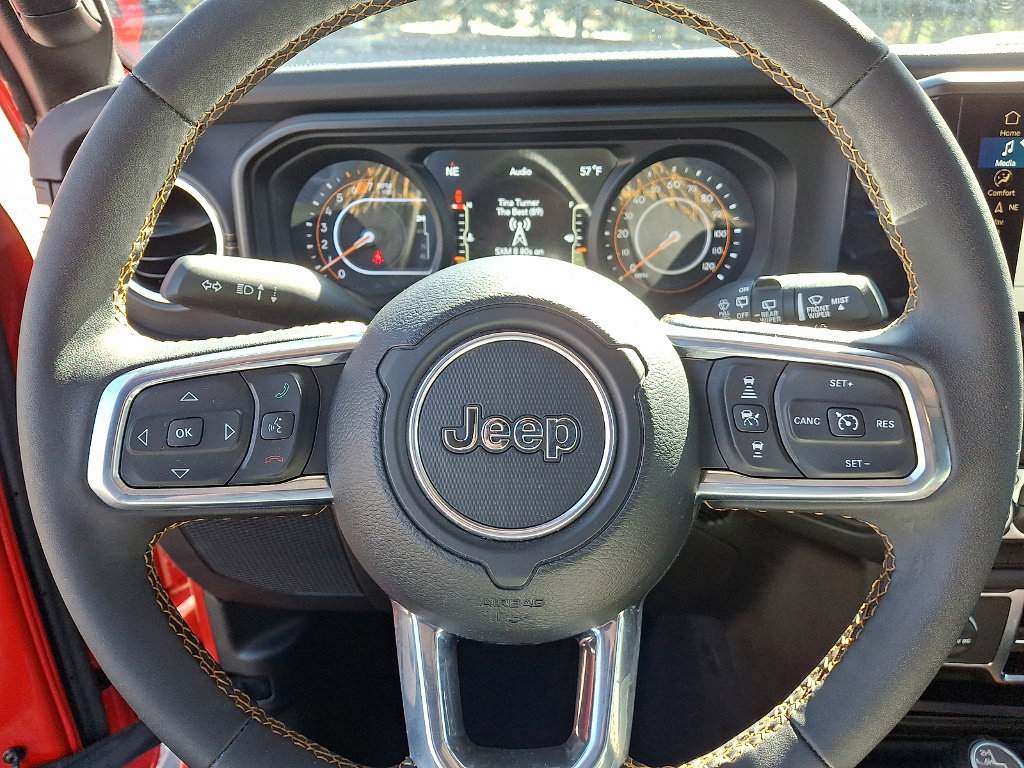 Certified 2024 Jeep Wrangler Unlimited Sahara w/ Technology Group AWD/4WD image 8