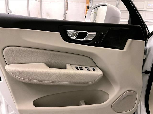 Used 2019 Volvo XC60 T5 Momentum w/ Multimedia Package AWD/4WD image 22
