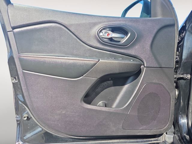 Used 2019 Jeep Cherokee Trailhawk image 16